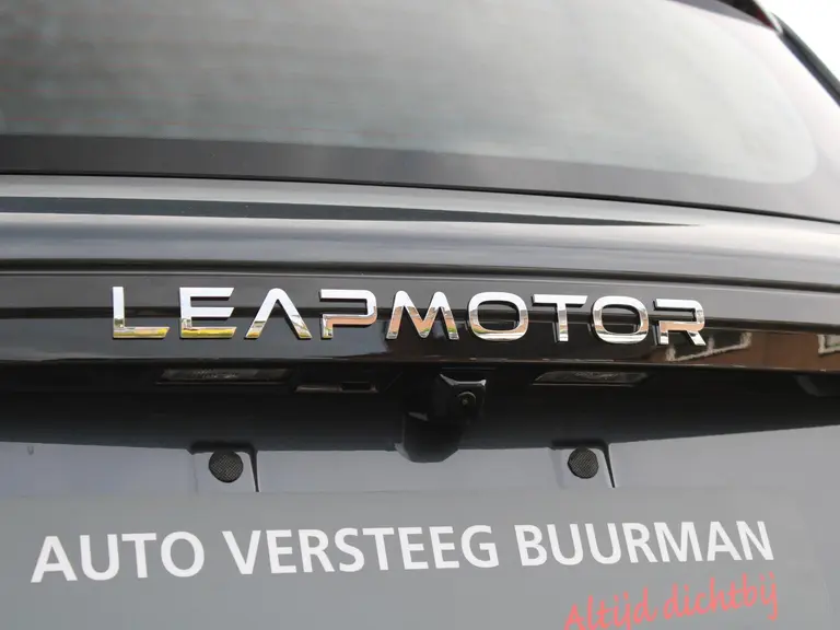 Leapmotor T03 Design 37.3 kWh Navigatie, Camera achter, Parkeerhulp achter, Audio, Keyless Start, Lichtmetalen velgen afbeelding 12