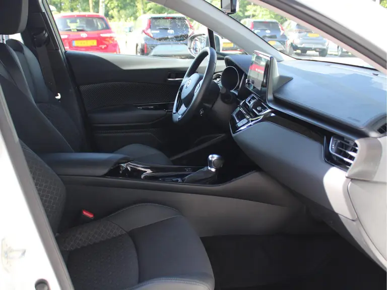 Toyota C-HR 1.8 Hybrid Dynamic Automaat Navigatie, Cruise Control Adaptief, Parkeersensoren Voor en Achter, Airco Automatisch afbeelding 24