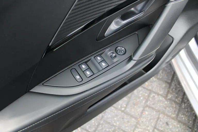 Peugeot e-208 EV GT 350 50 kWh Inclusief batterijtest Panoramadak, Navigatie, Cruise/Climate control, Apple carplay/Android auto, afbeelding 8