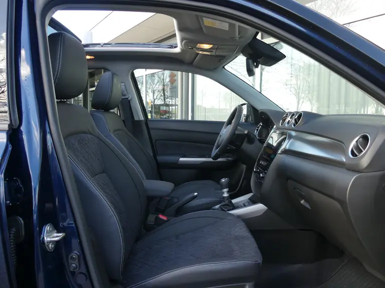 Suzuki Vitara 1.4 Boosterjet Style Smart Hybrid Panorama-dak, Trekhaak Schuif/Kanteldak, Navi, Bekleding half leder afbeelding 9