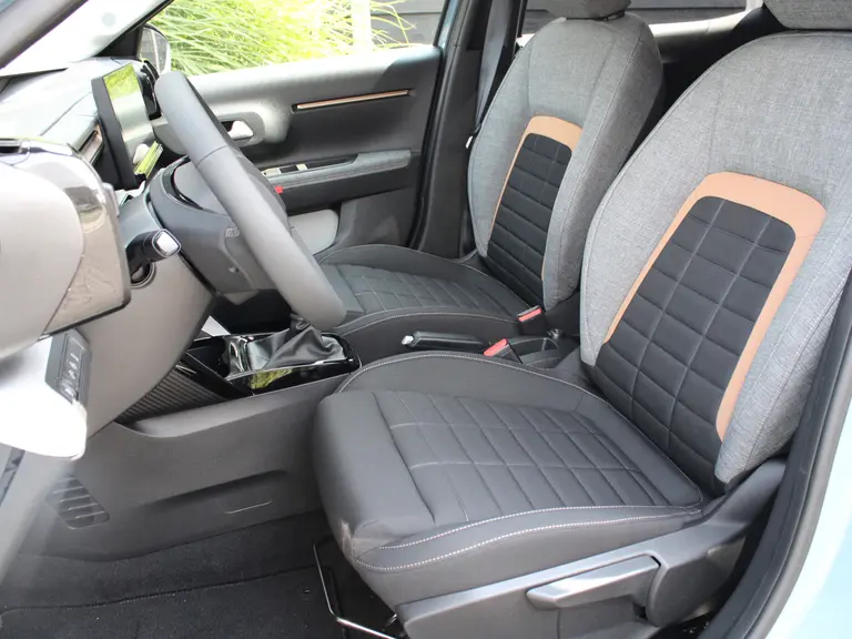 Citroën C3 Aircross Plus 1.2 Turbo 100pk Achteruitrijcamera, Climate Control, Cruise Control, Apple Car Play, Android Auto Navigatie afbeelding 36