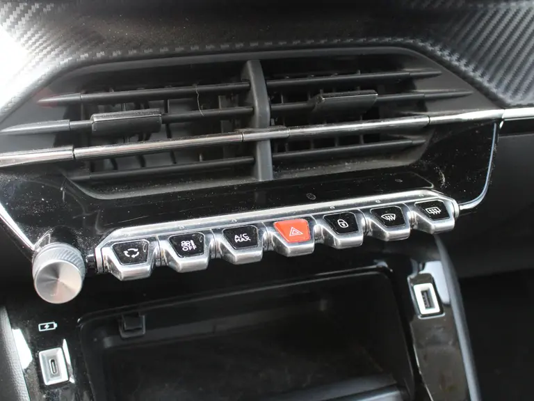 Peugeot 2008 1.2 PureTech Allure Camera, Trekhaak, Navigatie afbeelding 23