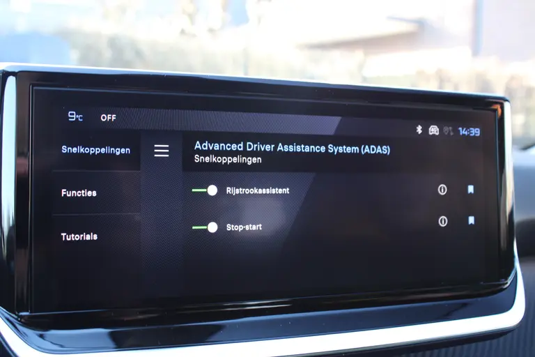 Peugeot 2008 1.2 PureTech 100PK Allure Navigatie, Camera Achter, Draadloze telefoonlader, Parkeerhulp voor en achter afbeelding 35