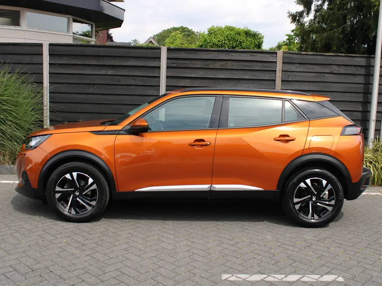 Peugeot 2008 Allure 1.2 PureTech 130PK EAT8 Automaat Navigatie, Achteruitrijcamera, Parkeersensoren, Dab, Apple Carplay. Android Auto afbeelding 6