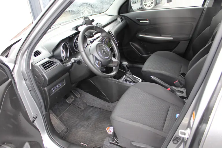 Suzuki Swift 1.2 Style Smart Hybrid, Automaat, Parkeersensoren Cruise-Control, Achteruitrijcamera en Navigatie! 23950 afbeelding 8