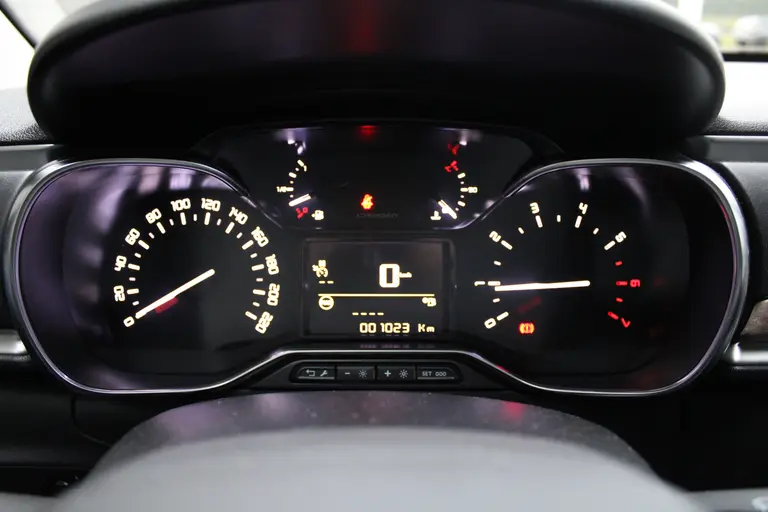 Citroën C3 1.2 PureTech Max 110 PK Cruise/Climate control, Navigatie, Camera, Apple Carplay/Android Auto, Radio/DAB, 17"LM Velgen afbeelding 14
