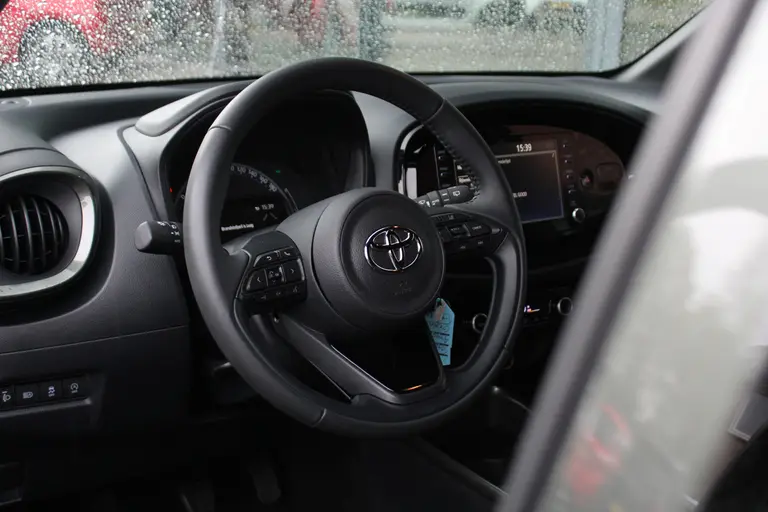 Toyota Aygo X 1.0 VVT-i MT Pulse Achteruitrijcamera, Cruise Control Adaptief, Airco Automatisch, DAB Radio afbeelding 5
