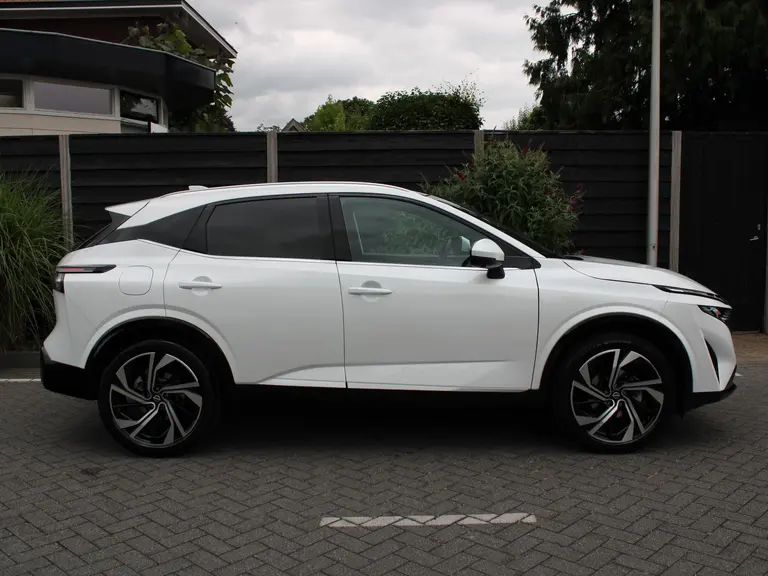 Nissan QASHQAI Tekna Plus 1.3 MHEV 158PK Xtronic Automaat Navigatie, Rondomzichtcamera, Keyless, Panoramadak, Leder, Elektrische Kofferbak, Stoelverwarming, Massage afbeelding 9