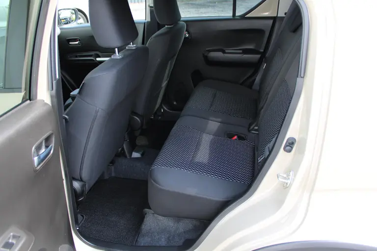Suzuki Ignis 1.2 Smart Hybrid Style, Automaat , Parkeersensoren, Cruise-Control en ORG NL Auto!! afbeelding 11