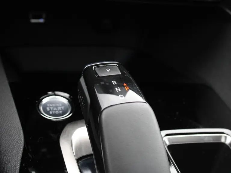 Peugeot 3008 GT Line 1.6 PureTech 180PK EAT8 Automaat Navigatie, Keyless, Achteruitrijcamera, Panoramadak, Elektrische Kofferbak afbeelding 35