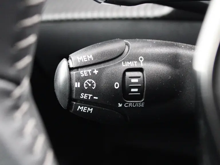 Peugeot 208 1.2 PureTech Allure 100PK EAT8 Automaat Navigatie, Camera achter, Parkeerhulp Achter, Lichtmetalen velgen, Cruise Control afbeelding 24