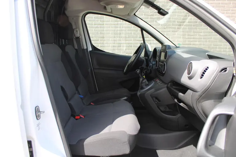 Peugeot Partner 120 1.6 BlueHDi 75 L1 Première Trekhaak, Parkeersensor achter, Cruise Control, Airco afbeelding 23