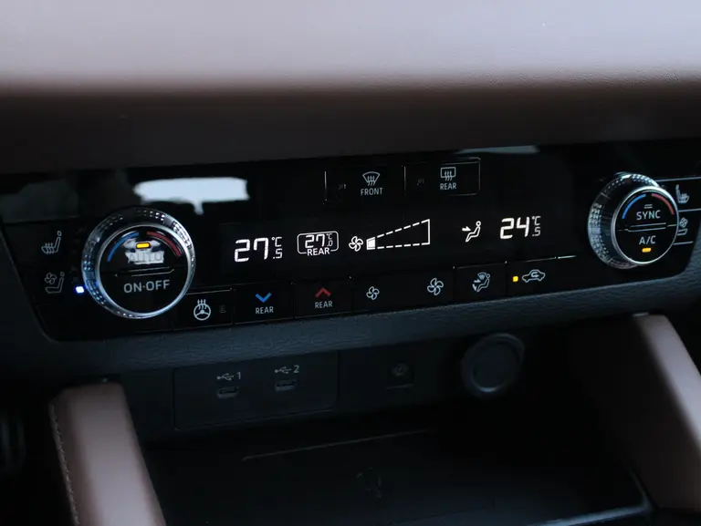 Mitsubishi Outlander 2.4 PHEV Instyle+ Lederen Interieur, Elektrisch Glazen Panoramadak, Stoelventilatie, Yamaha Audio afbeelding 33