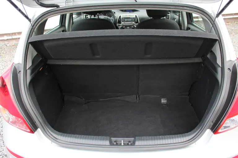 Hyundai i20 1.2i i-Motion 5-Deurs Afneembare Trekhaak, Airco, Parkeersensoren Achter, Radio/CD Speler afbeelding 17