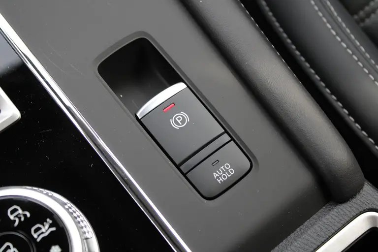 Mitsubishi Outlander 2.4 PHEV First Edition 20" LM velgen, Stuur+stoelverwarming, Standkachel, Premium audio, PDC V+A, Trekgewicht 1.600 KG. afbeelding 36