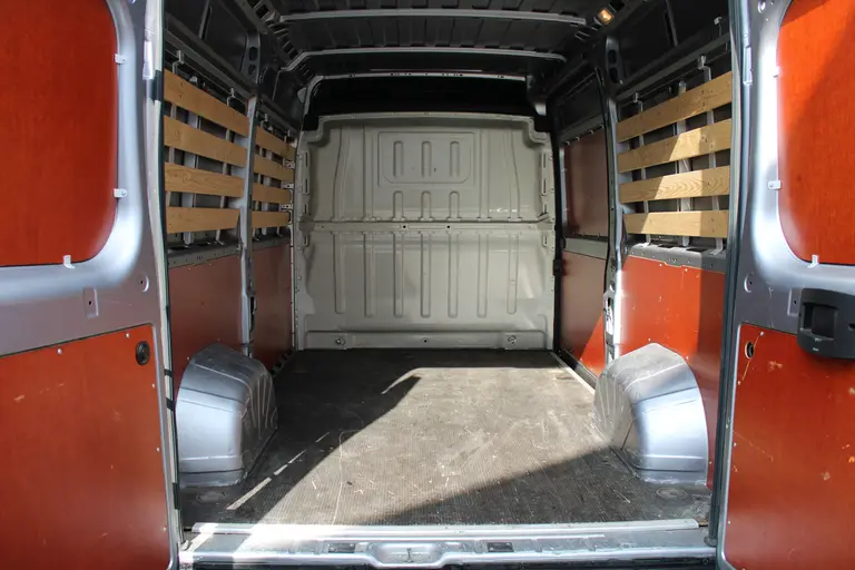 Peugeot Boxer 330 2.2 BlueHDi 140 L2H2 Asphalt CruiseControl, Trekhaak, Airco, Navigatie, Achteruitrijcamera, DAB Radio afbeelding 23