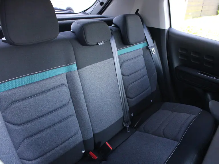 Citroën C3 Business 1.2 PureTech 82PK Navigatie, Achteruitrijcamera, Parkeersensoren, Keyless Entry & Start, Stoelverwarming, Apple Carplay, Android Auto afbeelding 14