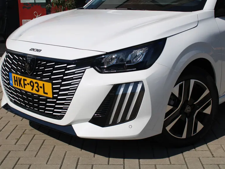 Peugeot 208 1.2 PureTech 100 Allure Navigatie, Stoelverwarming, Camera achter, Parkeerhulp voor & Achter, Lichtmetalen velgen afbeelding 2