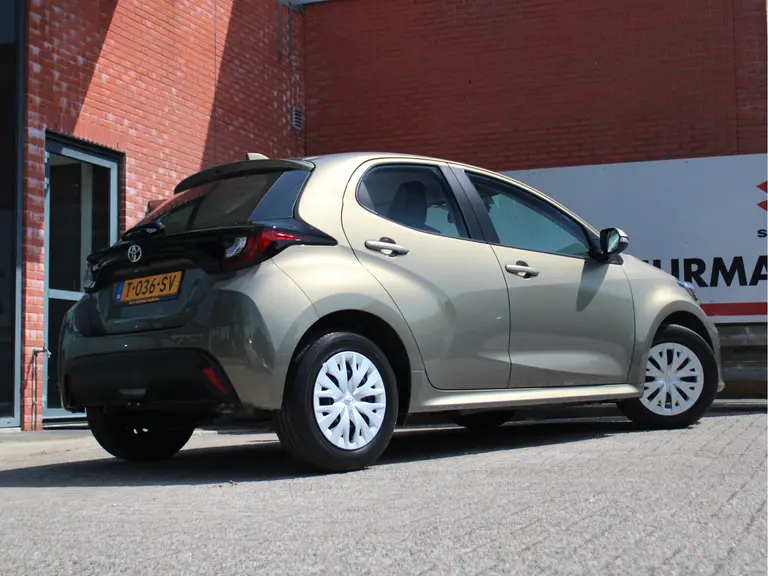 Toyota Yaris 1.0 VVT-i Active Achteruitrijcamera, Bluetooth, Cruise Control Adaptief, Airco afbeelding 9