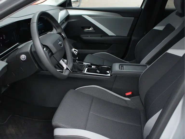 Opel Astra Sports Tourer 1.2 Level 2 Cruise en Climate Control, Parkeersensoren Voor en Achter, Navigatie afbeelding 5