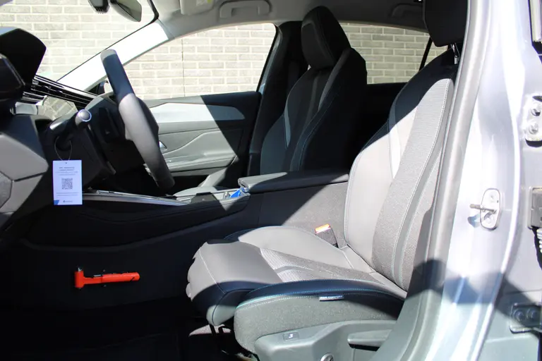 Peugeot 308 1.2 PureTech Allure Pack Business 131pk, Automaat, Keyless Entry/Start, Navigatie, Applecarpl./Andr. Auto, Dodehoek detectie, 1e Eigenaar afbeelding 9