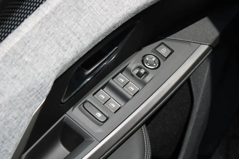 Peugeot 3008 1.2 Hybrid 136 GT Automaat, Keyless Entry/Start, Luxe Stoelen, Navigatie, Applecarpl./Andr. Auto afbeelding 25