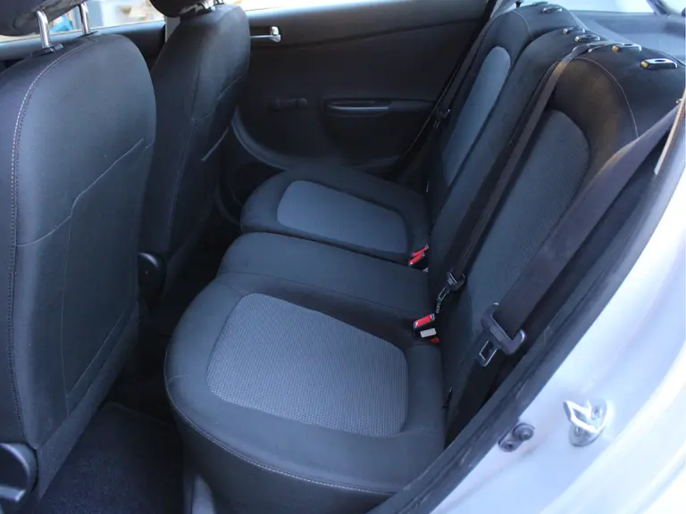 Hyundai i20 1.2i i-Motion 5-Deurs Afneembare Trekhaak, Airco, Parkeersensoren Achter, Radio/CD Speler afbeelding 28