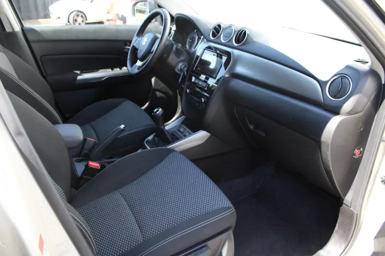 Suzuki Vitara 1.0 Boosterjet Select Achteruitrijcamera, Trekhaak, Navigatie, Cruise Control afbeelding 18