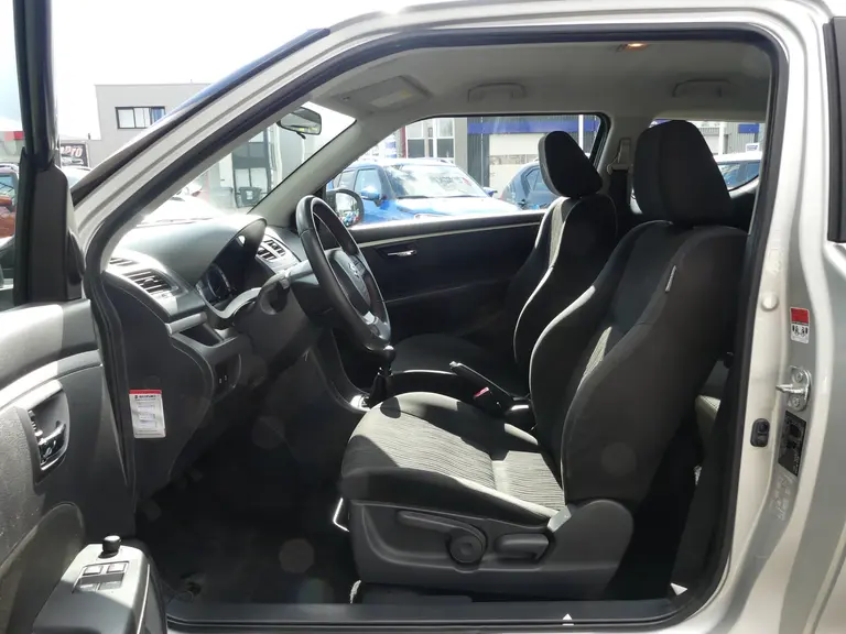 Suzuki Swift 1.2 Bandit EASSS Cruise Control, Stoelverwarming, 16" Lichtmetalen Velgen, Airco, Dealer Onderhouden afbeelding 5