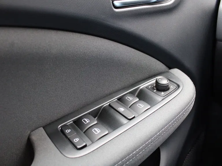 Leapmotor T03 Design 37.3 kWh Navigatie, Camera achter, Parkeerhulp achter, Audio, Keyless Start, Lichtmetalen velgen afbeelding 8