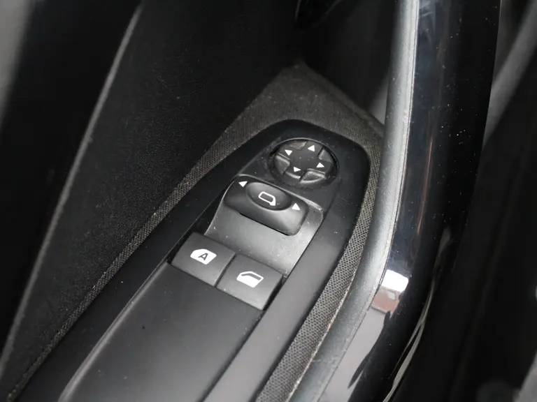 Peugeot 208 1.2 VTi 82PKStyle Lichtmetalen velgen, Airco, Navigatie en Getinte Ramen afbeelding 13