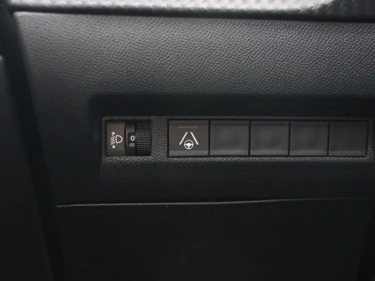 Peugeot e-2008 Allure 54 kWh 156PK inclusief batterijtest Navigatie, Rondomzichtcamera, Adaptieve Cruise Control, Keyless, Stoelverwarming afbeelding 19