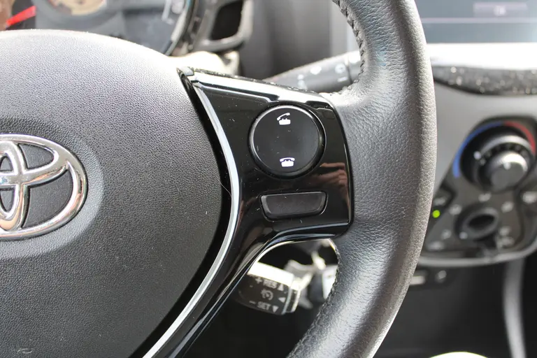 Toyota Aygo 1.0 VVT-i x-first, Camera, Applecarplay/Androidauto, LM-Velgen en Dealer ondehouden! afbeelding 23