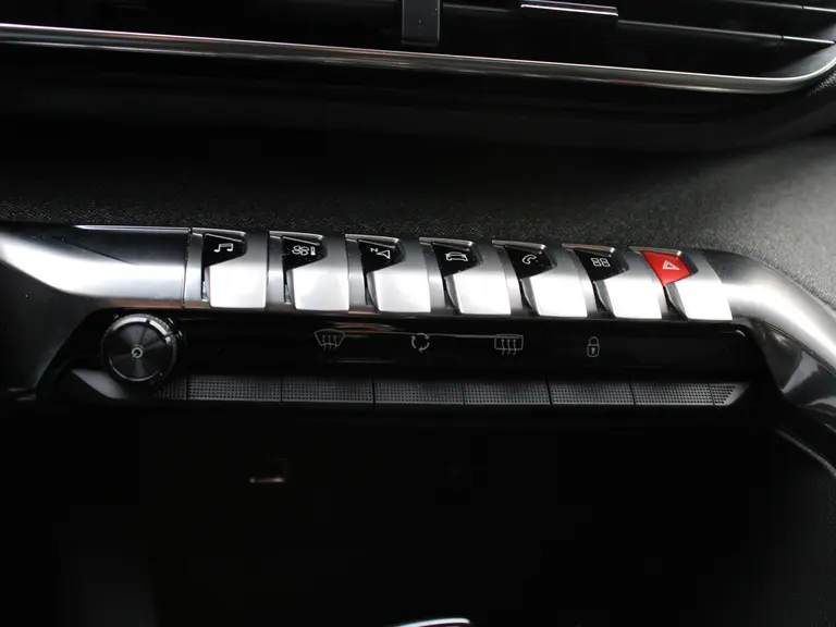 Peugeot 3008 1.2 PureTech 130PK Allure Automaat Navigatie, Achteruitrijcamera, Keyless, Elektrische Achterklep, Perkeersensoren afbeelding 31