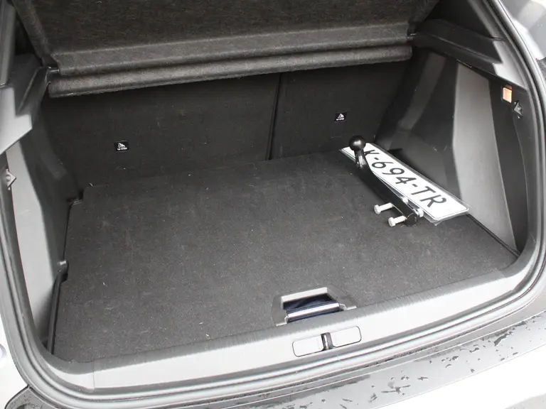 Peugeot 2008 1.2 PureTech 130PK EAT8 GT Pack Camera, Trekhaak, Dode hoekbewaking, Keyless entry afbeelding 35