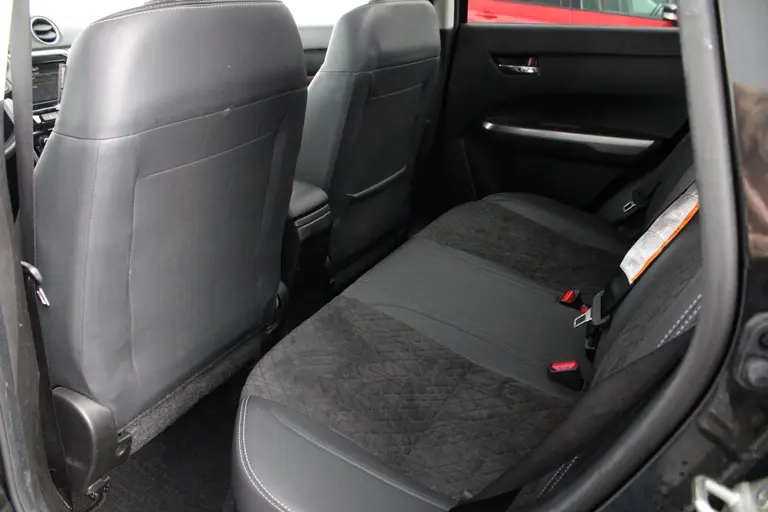 Suzuki Vitara 1.4 Boosterjet Style Smart Hybrid Navigatie, Parkeersensoren voor en achter, Stoelverwarming, Achteruitrijcamera afbeelding 16