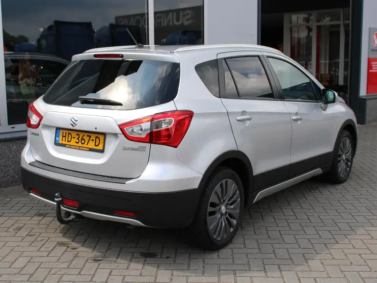Suzuki S-Cross 1.6 Exclusive Trekhaak, Cruise control, Climate control, Allseasonbanden, Stoelverwarming afbeelding 4