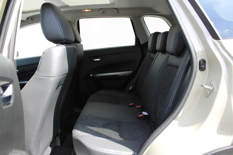Suzuki Vitara 1.5 Hybrid Style, Automaat, Panoramadak, 6 jaar GARANTIE, Navigatie en Draadloos Applecarplay / Androidauto afbeelding 10
