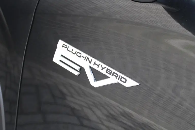 Mitsubishi Outlander 2.4 PHEV First Edition 20" LM velgen, Stuur+stoelverwarming, Standkachel, Premium audio, PDC V+A, Trekgewicht 1.600 KG. afbeelding 15