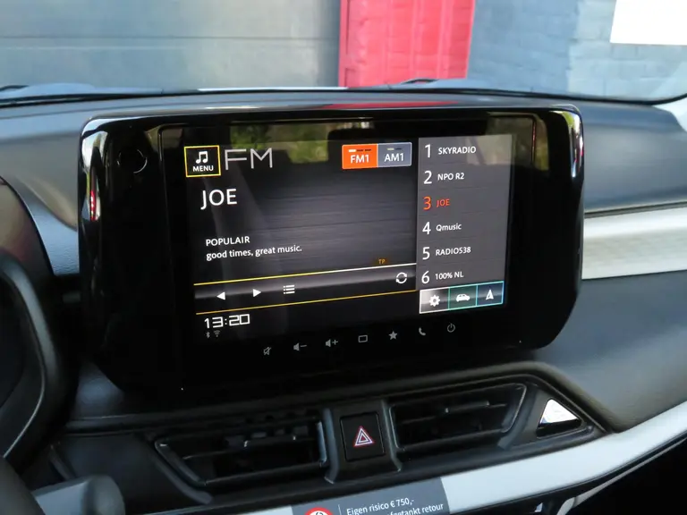 Suzuki Swift 1.2 Select Smart Hybrid, Automaat SPECIALE 17 inch velgen, Striping pakket en Shark Fin Antenne afbeelding 14