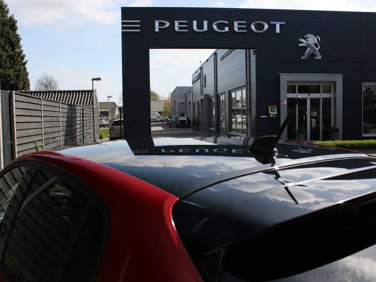Peugeot 208 1.2 PureTech 100PK GT Navigatie, Parkeerhulp voor & achter, Zwart dak, Camera Achter afbeelding 9