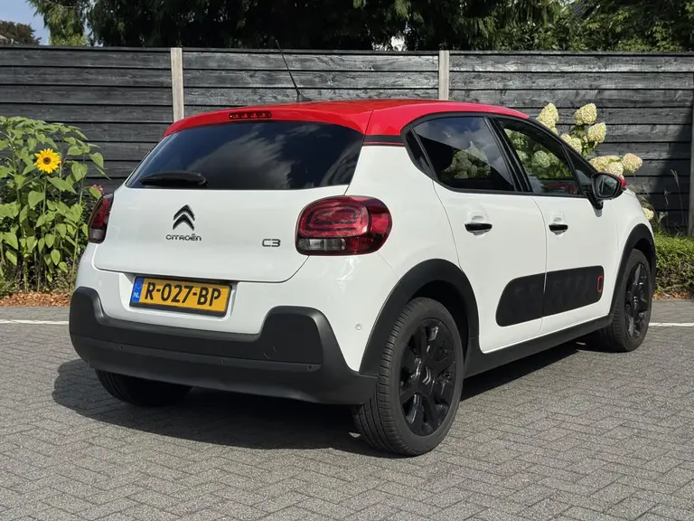 Citroën C3 Shine 1.2 PureTech 82PK Navigatie, Achteruitrijcamera, Keyless, Stoelverwarming, Parkeersensoren afbeelding 10