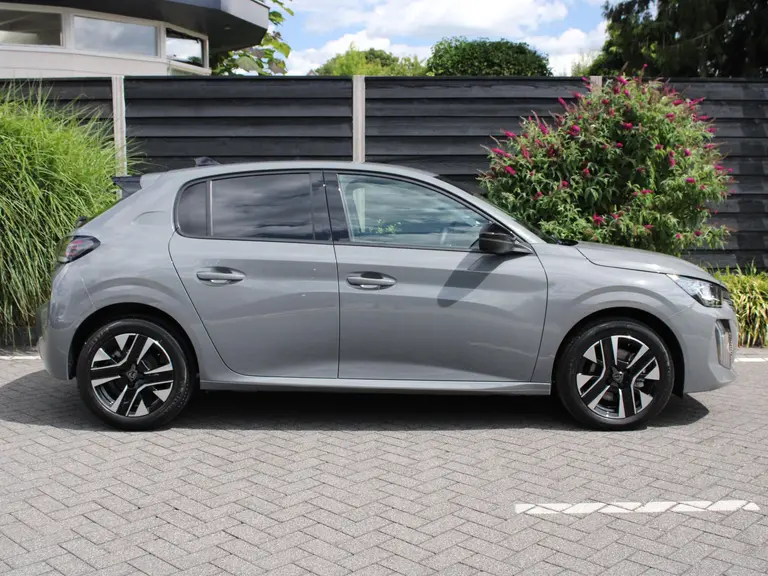 Peugeot 208 Allure 1.2 Hybrid 100PK e-DCS6 Automaat Navigatie, Achteruitrijcamera, Stoelverwarming, Adaptieve Cruise Control afbeelding 11