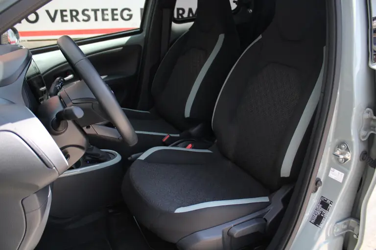 Toyota Aygo X 1.0 VVT-i S-CVT Pulse Airco Automatisch, Cruise Control Adaptief, Achteruitrijcamera, Apple Carplay/Android Auto afbeelding 5
