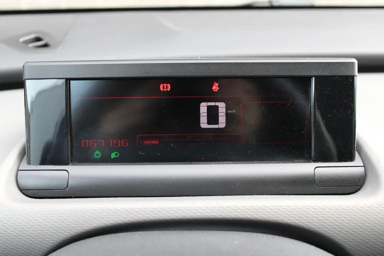 Citroën C4 Cactus 1.2 PureTech Shine Trekhaak, Navigatie, Airco, CruiseControl, Achteruitrijcamera afbeelding 15
