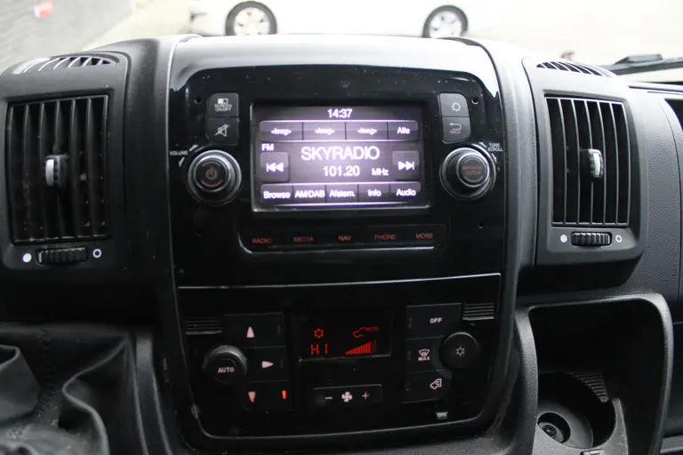 Citroën Jumper 30 2.2 BlueHDi 140 L1H1 Control Economy Climate control, Trekhaak, Navigatie, Camera, Bluetooth handsfree, Imperiaal, Sidebars, afbeelding 16