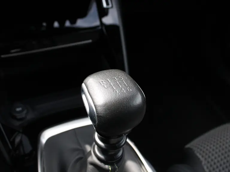 Peugeot 2008 GT-Line 1.2 PureTech 130PK Trekhaak, Navigatie, Achteruitrijcamera, Keyless Start, Parkeersensoren afbeelding 33