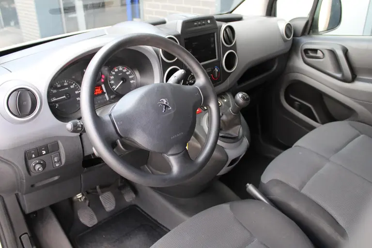 Peugeot Partner 120 1.6 BlueHDi 75 L1 Première Trekhaak, Parkeersensor achter, Cruise Control, Airco afbeelding 11