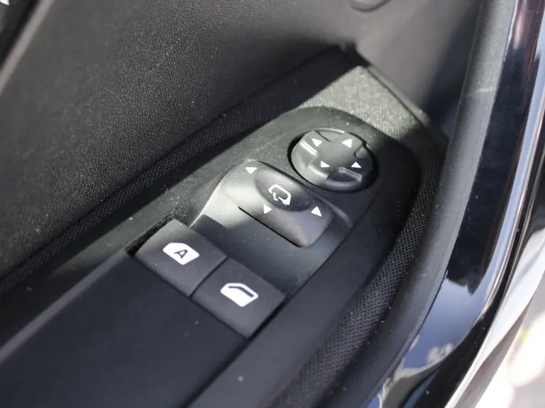 Peugeot 208 Signature 1.2 PureTech 82PK Navigatie, Parkeerhulp achter, Cruise Controle, Apple Carplay/Android Auto afbeelding 17