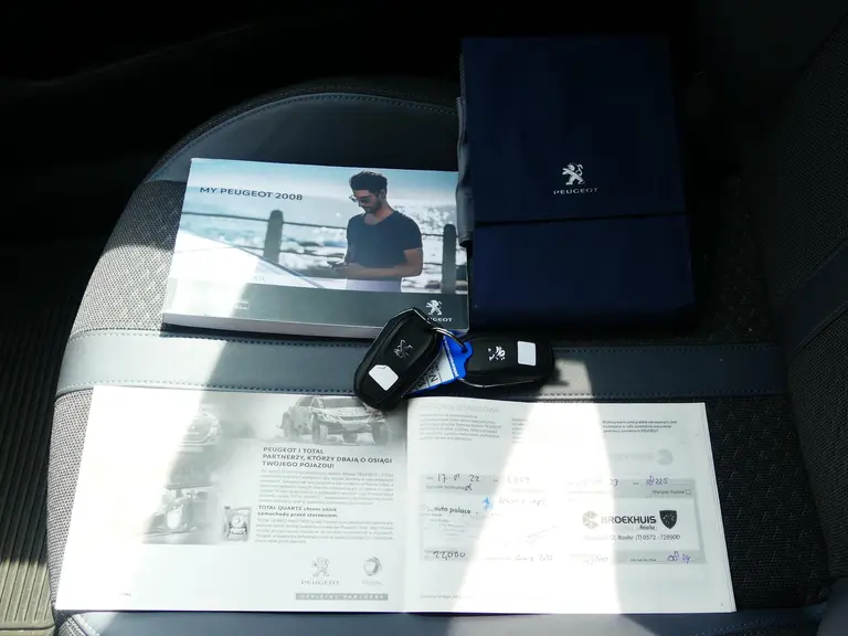 Peugeot 2008 1.2 PureTech Allure Pack, Trekhaak ,130PK, 3D cockpit, Cruise Control afbeelding 31